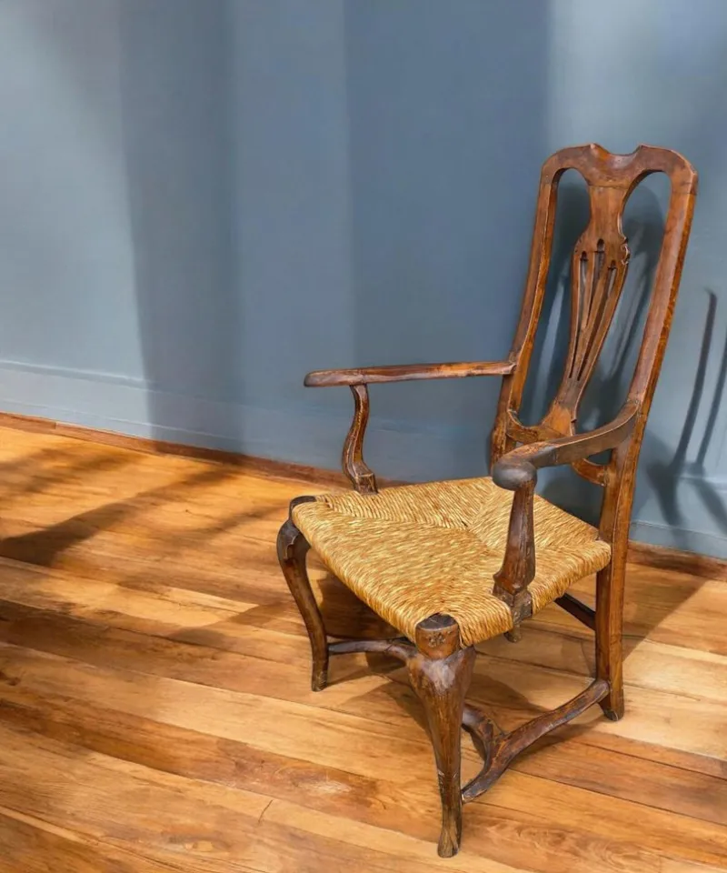 Pamono Louis XV Venetian Armchair in Walnut> Lounge Chairs & Armchairs