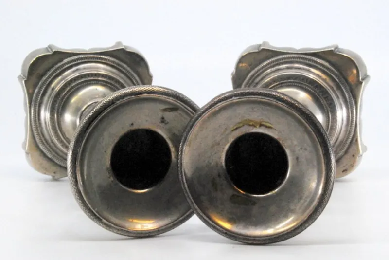 Pamono Low Silver Candlesticks with Turned Stems and Friezes on the Cut-Out Bases, Set of 2> Candleholders