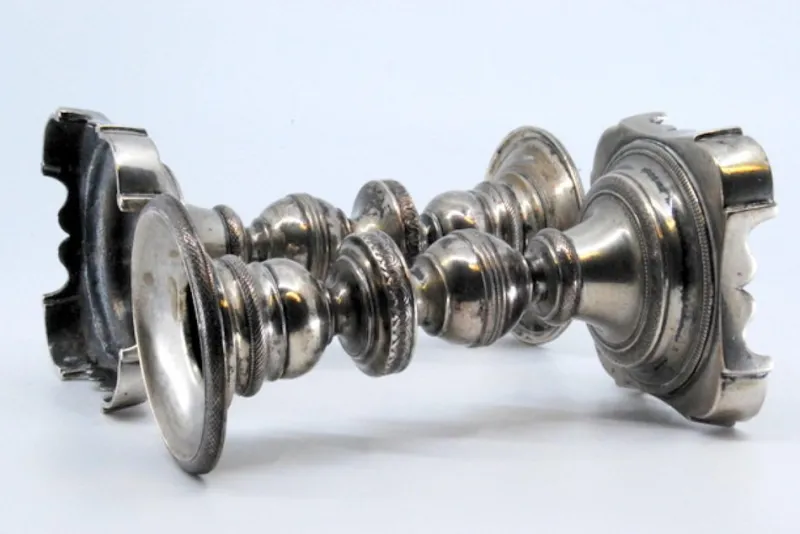 Pamono Low Silver Candlesticks with Turned Stems and Friezes on the Cut-Out Bases, Set of 2> Candleholders