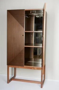 Pamono MANHATTAN Drinks Cabinet by John Jenkins for SNØ><noscript><img width=