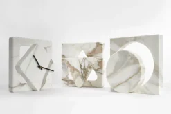 Best Pamono Marble One Cut Table Clock by Moreno Ratti