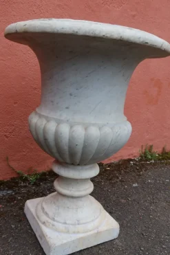 Outlet Pamono Medici Marble Vases, 19th Century, Set of 2