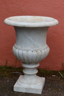Outlet Pamono Medici Marble Vases, 19th Century, Set of 2
