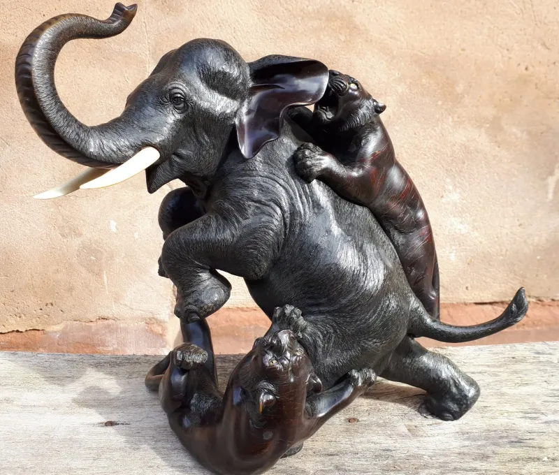 Pamono Meiji Okimono Bronze Sculpture of an Elephant Attacked by Tigers, Japan, 1890s> Sculpture