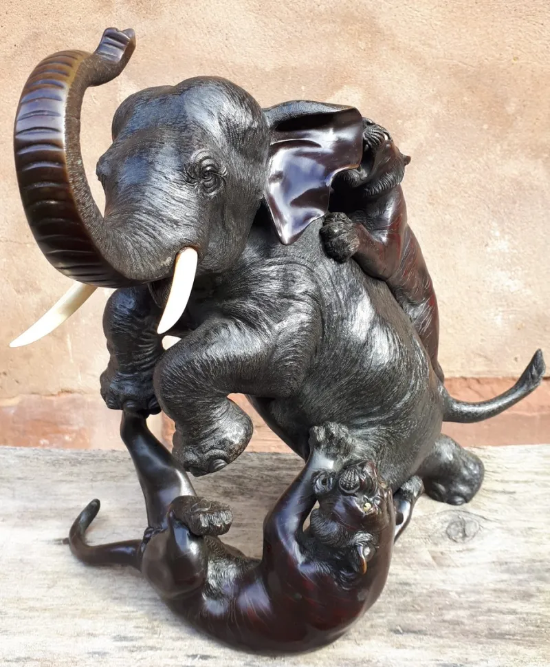 Pamono Meiji Okimono Bronze Sculpture of an Elephant Attacked by Tigers, Japan, 1890s> Sculpture