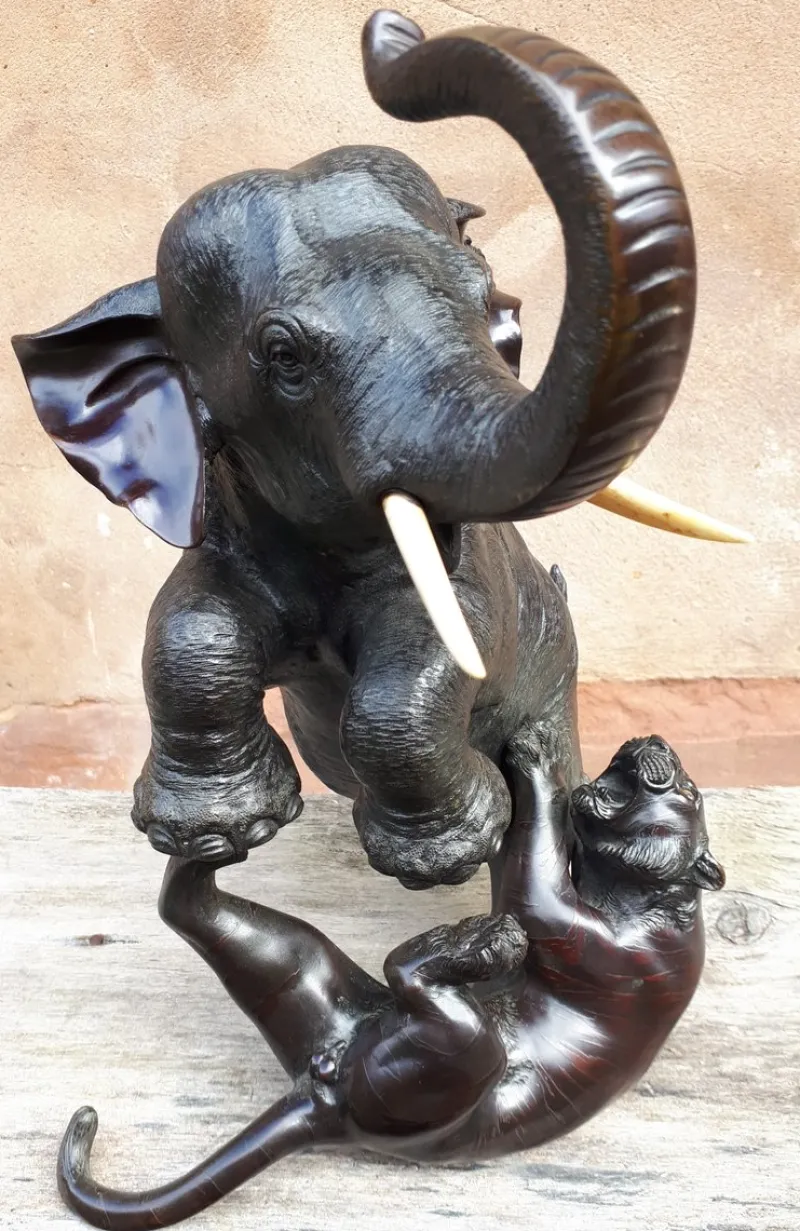 Pamono Meiji Okimono Bronze Sculpture of an Elephant Attacked by Tigers, Japan, 1890s> Sculpture