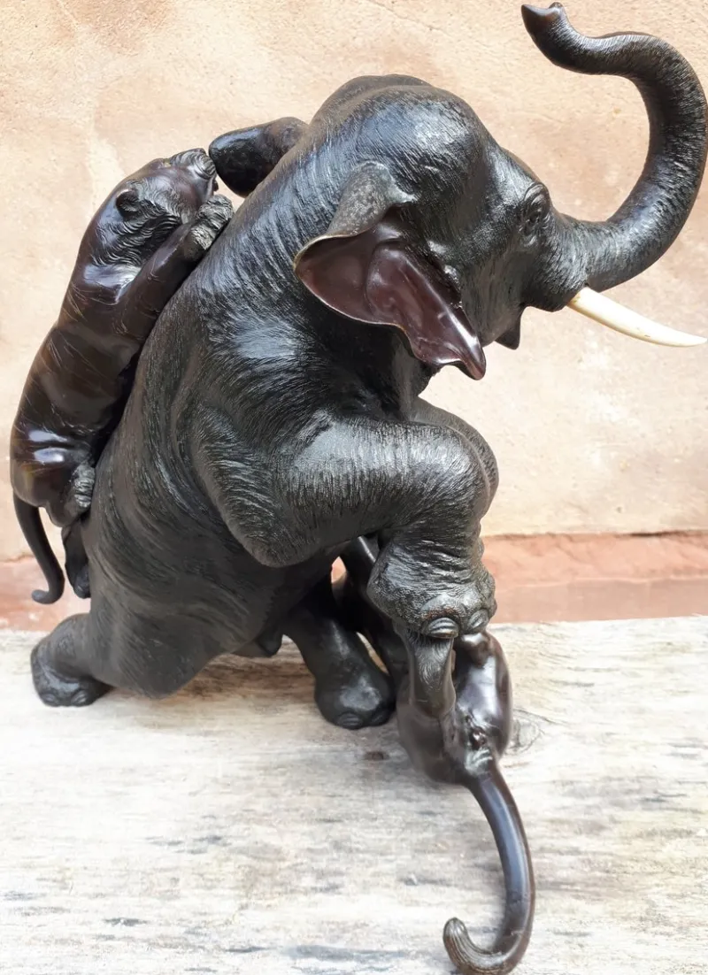 Pamono Meiji Okimono Bronze Sculpture of an Elephant Attacked by Tigers, Japan, 1890s> Sculpture