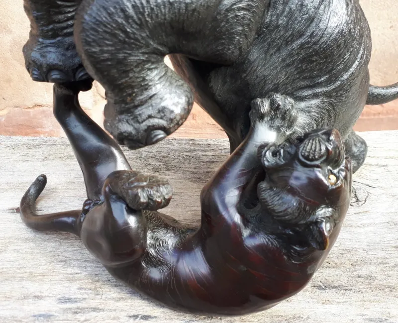 Pamono Meiji Okimono Bronze Sculpture of an Elephant Attacked by Tigers, Japan, 1890s> Sculpture