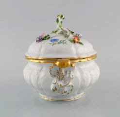 Pamono Meissen Porcelain Lidded Tureen With Hand-Painted Flowers and Gold Edge