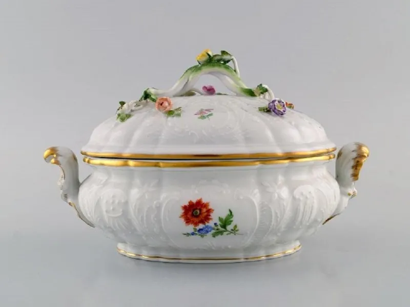 Pamono Meissen Porcelain Lidded Tureen With Hand-Painted Flowers and Gold Edge