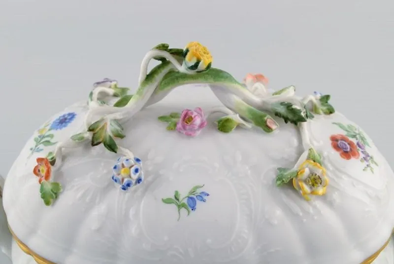 Pamono Meissen Porcelain Lidded Tureen With Hand-Painted Flowers and Gold Edge