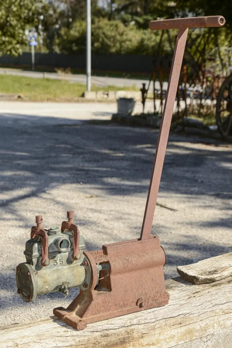 Pamono Metal Wine Pump with Hand Lever, 1890s> Garden Accessories