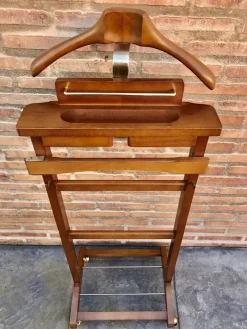 Pamono Mid Century Modern Italian Wood Valet Stand, 1960s> Racks, Hooks & Valets