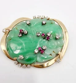 Pamono Mid-Century 18 Karat Yellow Gold Brooch with Jade, Diamonds and Rubies, Italy, 1950s> Brooches