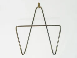 Pamono Mid-Century Brass Wall Newspaper Holder with Mounting Hook by Carl Auböck for Werkstätte Carl Auböck, Set of 2> Magazine Racks