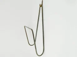 Pamono Mid-Century Brass Wall Newspaper Holder with Mounting Hook by Carl Auböck for Werkstätte Carl Auböck, Set of 2><noscript><img width=