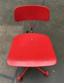 Pamono Mid-Century Danish Children's Swivel Chair by Jørgen Rasmussen for Kevi><noscript><img width=