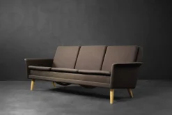 Pamono Mid-Century Danish Modern Brown 3-Seater Sofa by Folke Ohlsson for Fritz Hansen, 1960s> Couches & Sofas