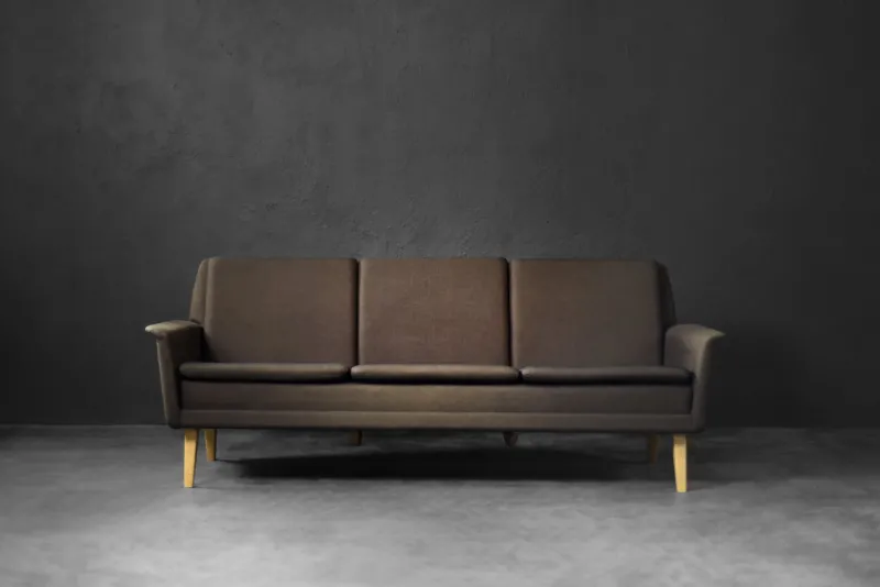 Pamono Mid-Century Danish Modern Brown 3-Seater Sofa by Folke Ohlsson for Fritz Hansen, 1960s> Couches & Sofas