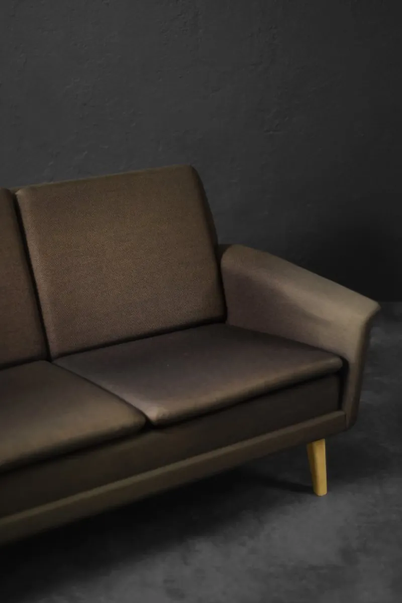 Pamono Mid-Century Danish Modern Brown 3-Seater Sofa by Folke Ohlsson for Fritz Hansen, 1960s> Couches & Sofas