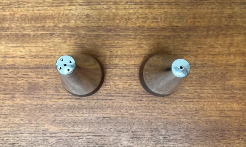 Pamono Mid-Century Danish Pepper and Salt Shakers from A&B Lundtofte, 1960s, Set of 2> Salt & Pepper Shakers