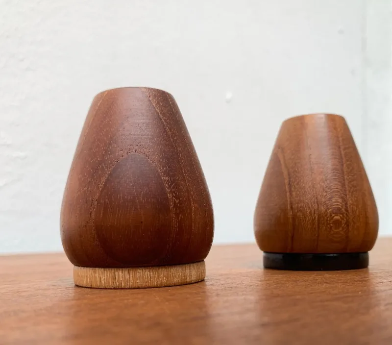 Pamono Mid-Century Danish Teak Pepper and Salt Shaker, 1960s, Set of 2> Salt & Pepper Shakers