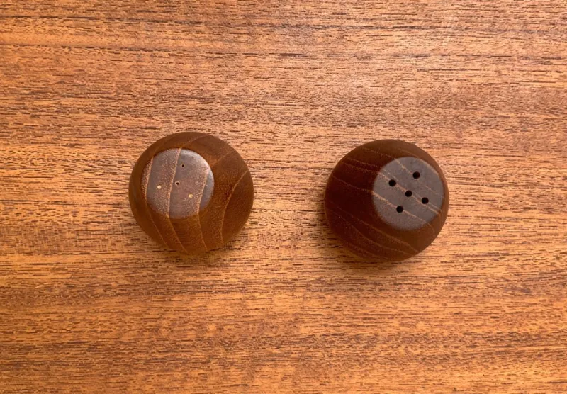 Pamono Mid-Century Danish Teak Pepper and Salt Shaker, 1960s, Set of 2> Salt & Pepper Shakers