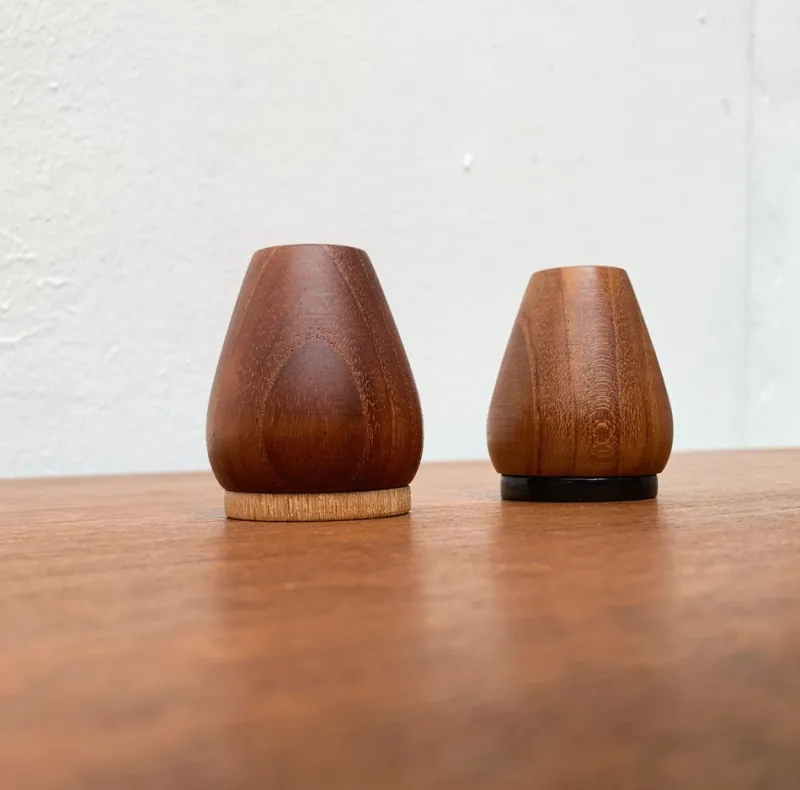 Pamono Mid-Century Danish Teak Pepper and Salt Shaker, 1960s, Set of 2> Salt & Pepper Shakers
