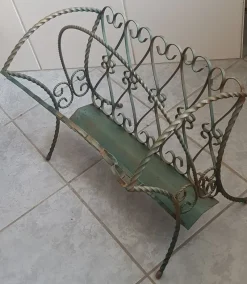 Pamono Mid-Century French Magazine Rack from Chaty Vallauris, 1950s> Magazine Racks