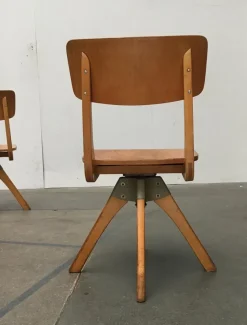 Pamono Mid-Century German Wooden Children Swivel Chair from Casala><noscript><img width=