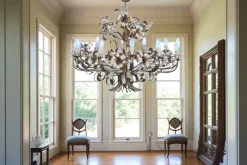 Hot Pamono Mid-Century Hollywood Regency Gilt Floral Lily 12-Light Chandelier attributed to Hans Kögl, Italy, 1970s