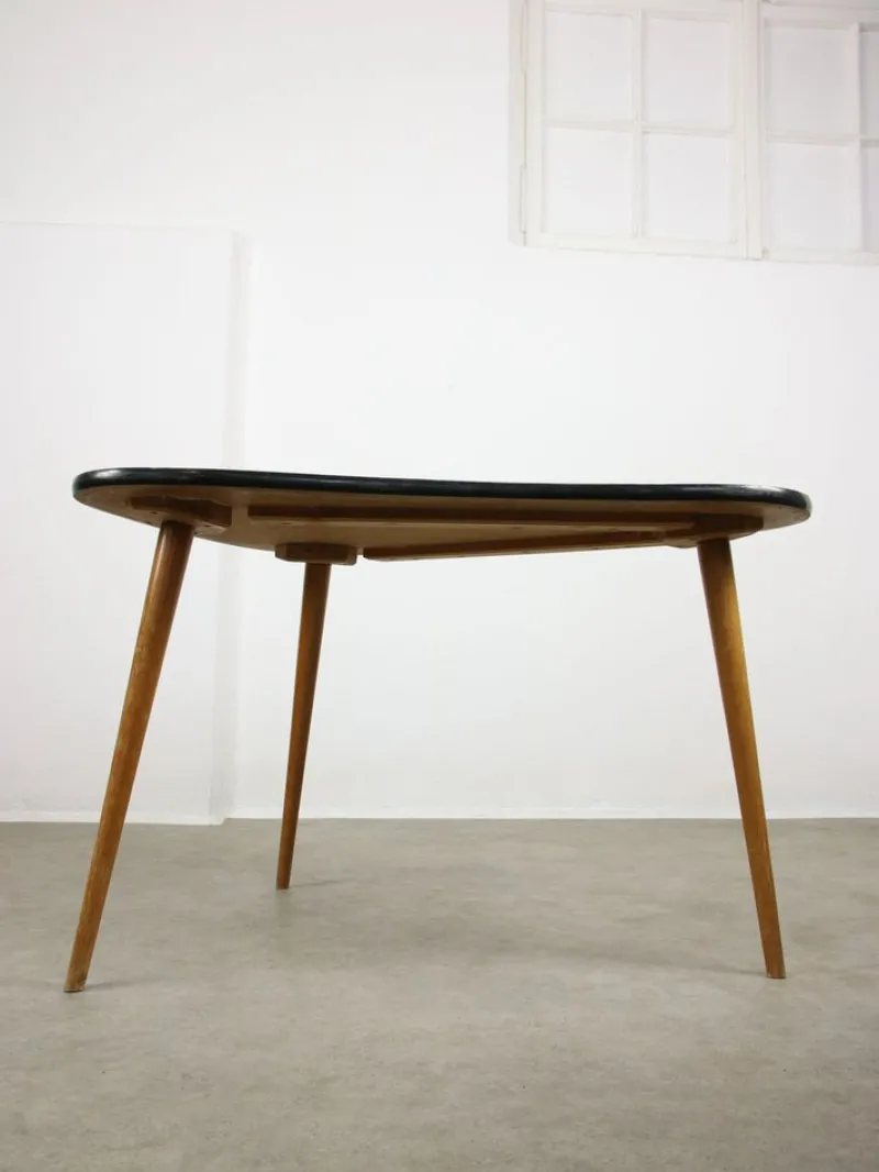 Pamono Mid-Century Italian Oval Red Children's Table> Children's Tables