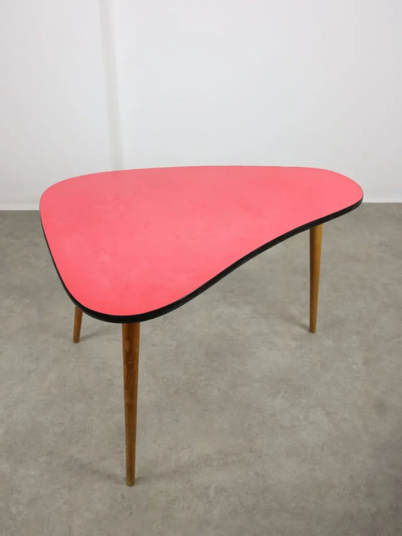 Pamono Mid-Century Italian Oval Red Children's Table> Children's Tables
