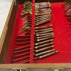 Pamono Mid-Century Italian Teak Handled Cutlery Set in Canteen, 1970s, Set of 100><noscript><img width=
