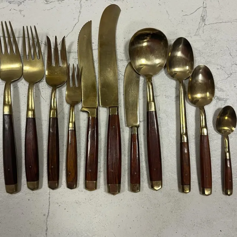 Pamono Mid-Century Italian Teak Handled Cutlery Set in Canteen, 1970s, Set of 100> Cutlery & Serving Utensils