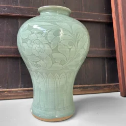 Pamono Mid-Century Japanese Celadon Glazed Vase, 1950s-1970s><noscript><img width=