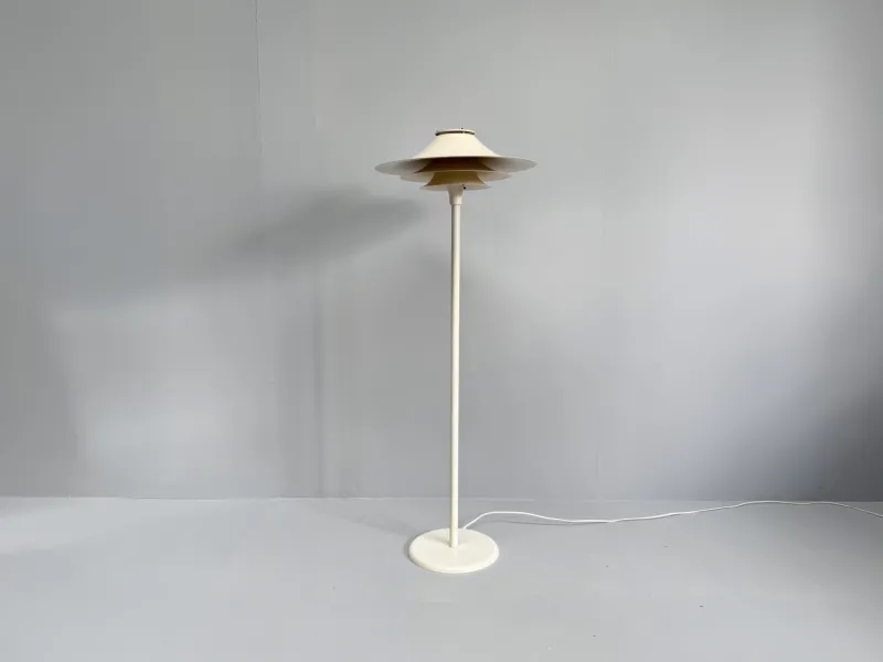 Pamono Mid-Century Modern Adina Floor Lamp with White Metal Shade from Lyfa, Denmark, 1970s> Floor Lamps