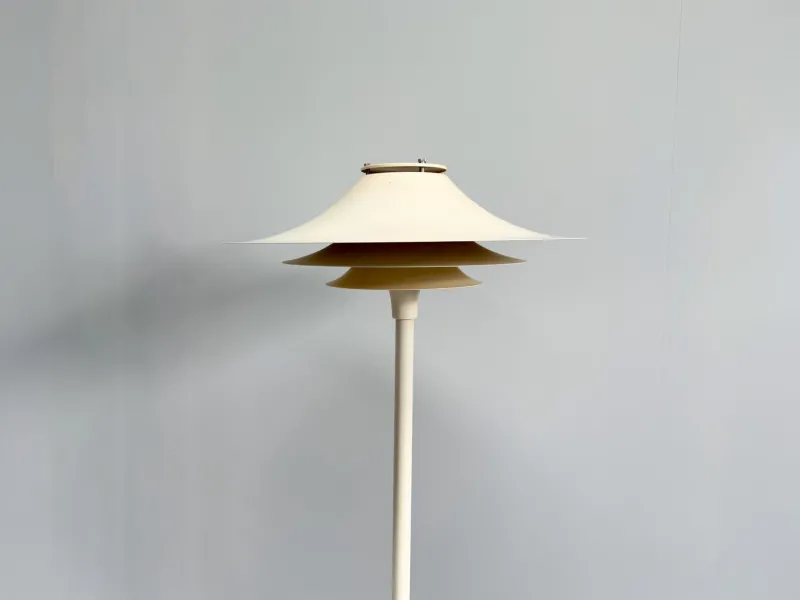 Pamono Mid-Century Modern Adina Floor Lamp with White Metal Shade from Lyfa, Denmark, 1970s> Floor Lamps