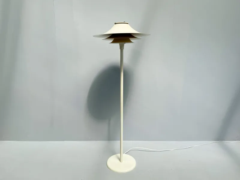 Pamono Mid-Century Modern Adina Floor Lamp with White Metal Shade from Lyfa, Denmark, 1970s> Floor Lamps