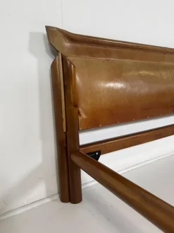 Pamono Mid-Century Modern Bed in Wood and Leather><noscript><img width=