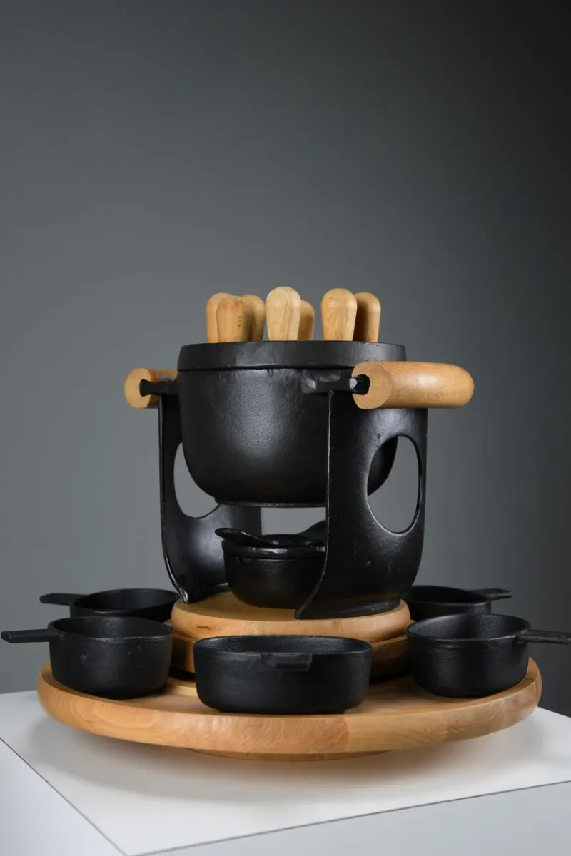 Pamono Mid-Century Modern Cast Iron and Wood Fondue Set by Richard Nissen for Bodum, 1960s, Set of 18> Dinnerware Accessories
