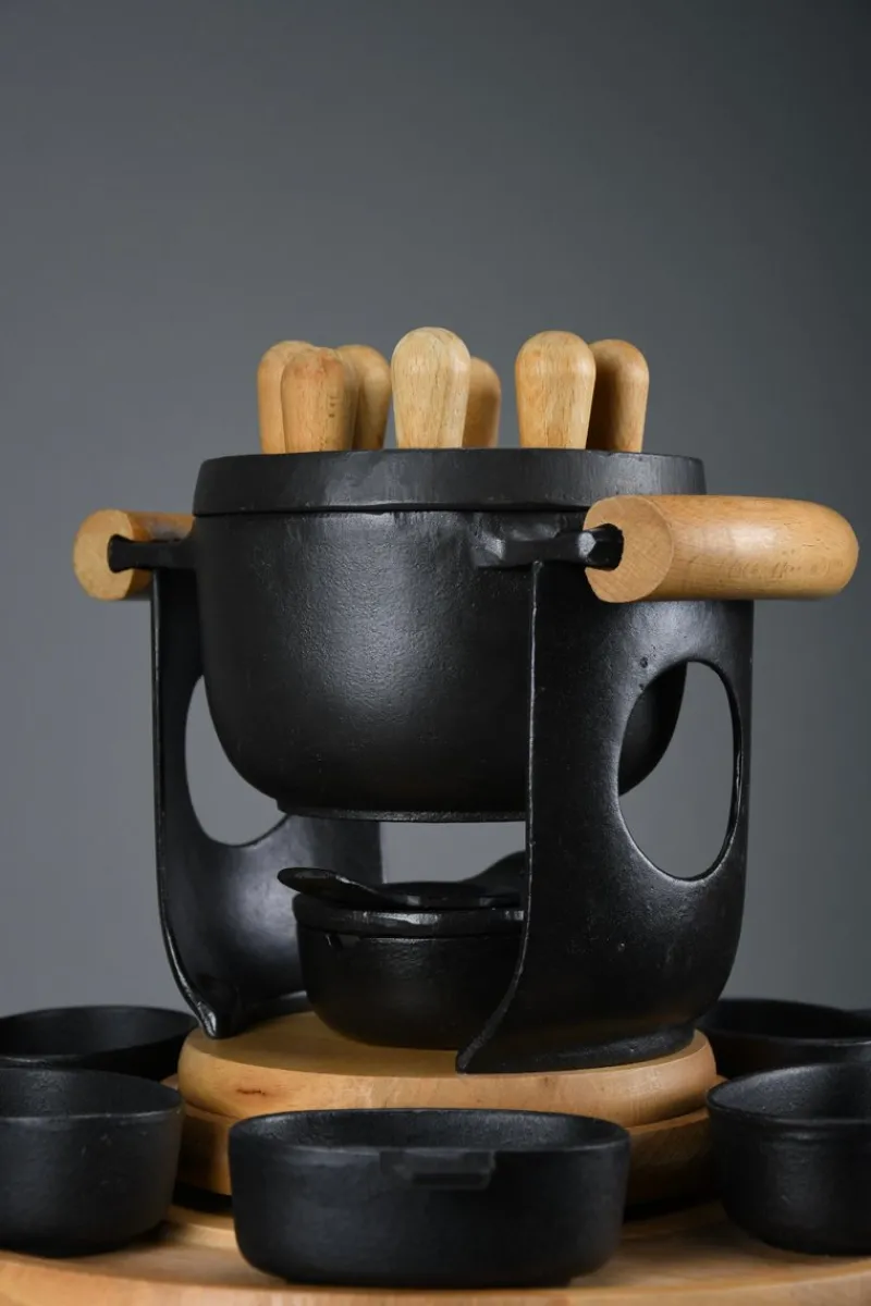 Pamono Mid-Century Modern Cast Iron and Wood Fondue Set by Richard Nissen for Bodum, 1960s, Set of 18> Dinnerware Accessories