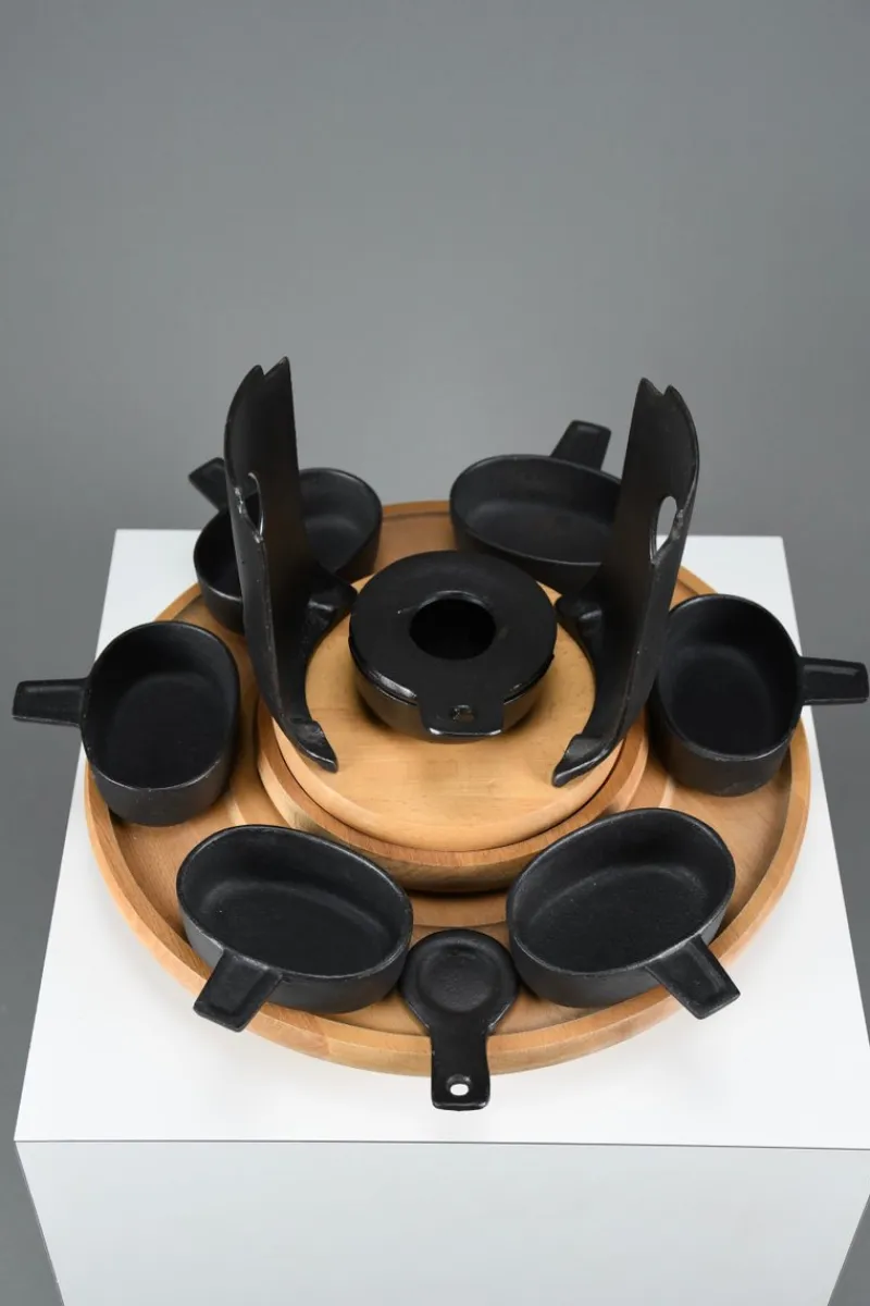 Pamono Mid-Century Modern Cast Iron and Wood Fondue Set by Richard Nissen for Bodum, 1960s, Set of 18> Dinnerware Accessories