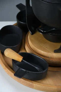 Pamono Mid-Century Modern Cast Iron and Wood Fondue Set by Richard Nissen for Bodum, 1960s, Set of 18><noscript><img width=
