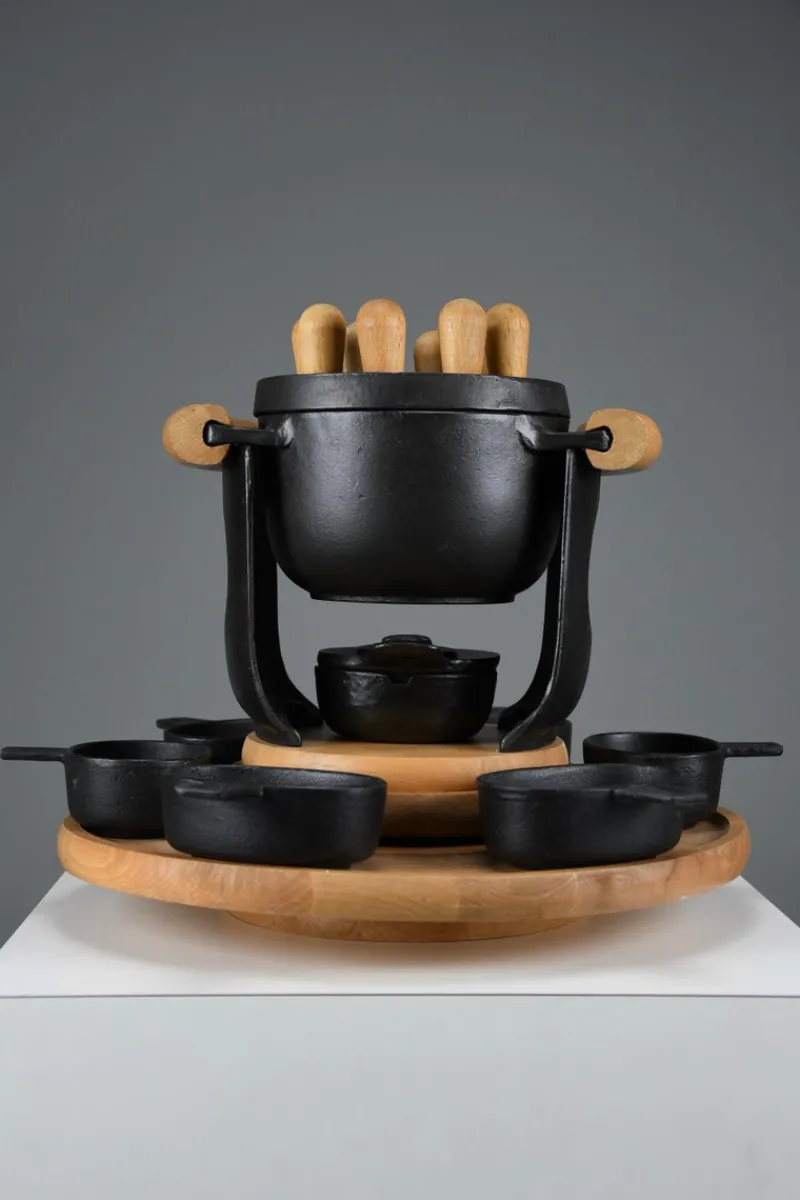 Pamono Mid-Century Modern Cast Iron and Wood Fondue Set by Richard Nissen for Bodum, 1960s, Set of 18> Dinnerware Accessories