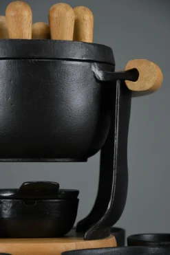 Pamono Mid-Century Modern Cast Iron and Wood Fondue Set by Richard Nissen for Bodum, 1960s, Set of 18><noscript><img width=