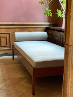 Pamono Mid-Century Modern Chaise Lounge in Teak><noscript><img width=