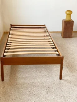 Pamono Mid-Century Modern Chaise Lounge in Teak><noscript><img width=