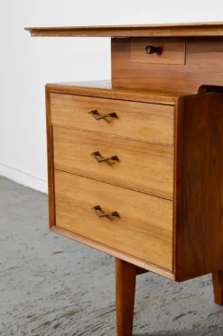 Outlet Pamono Mid-Century Modern Danish Walnut and Brass Desk by Alfred Cox, 1960s