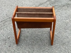Pamono Mid-Century Modern Danish Magazine Holder Crafted in Teak and Leather, 1967><noscript><img width=